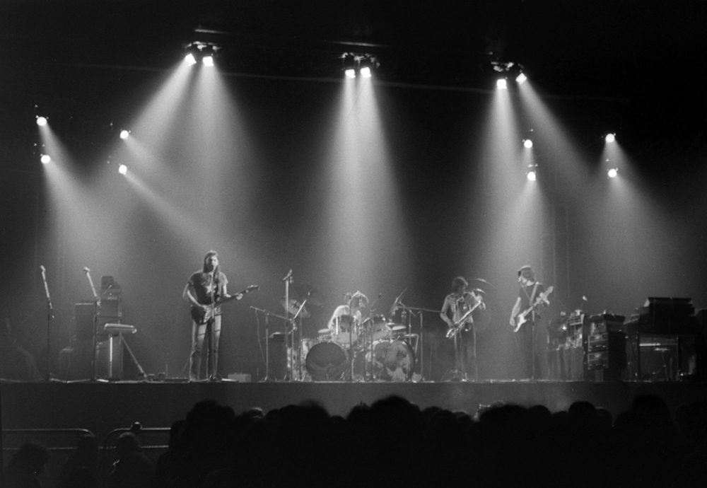 Pink Floyd с саксофонистом Диком Пэрри на сцене Earls Court в 1973 году